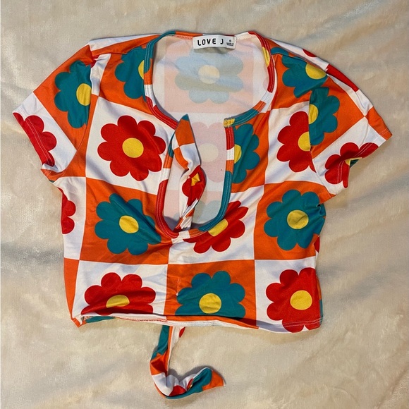 ‘Love J’ 70s esque cropped tied top - Picture 5 of 6